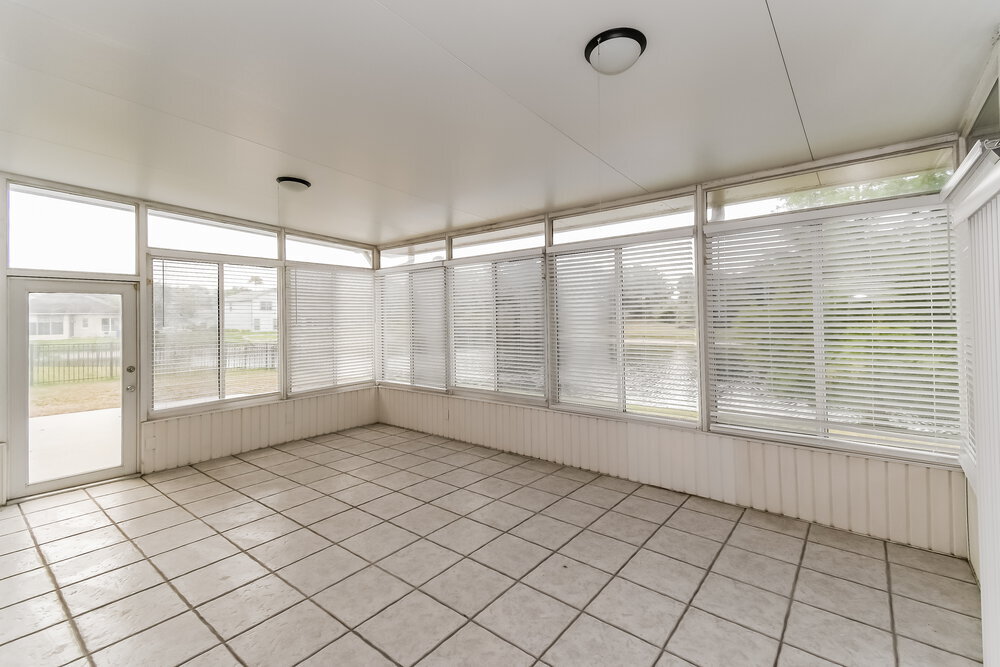 Building Photo - 8270 Lake Effie Ln E