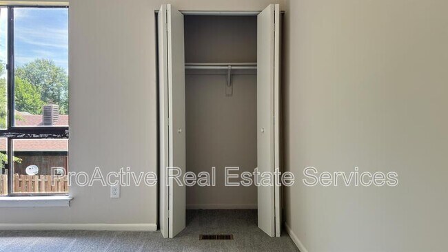 Building Photo - 1373 E Tanners Creek Dr