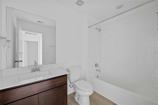 Building Photo - 321 Brody Ln