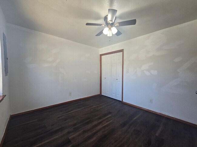 Building Photo - 3 Bed 2 Bath at Shawnee