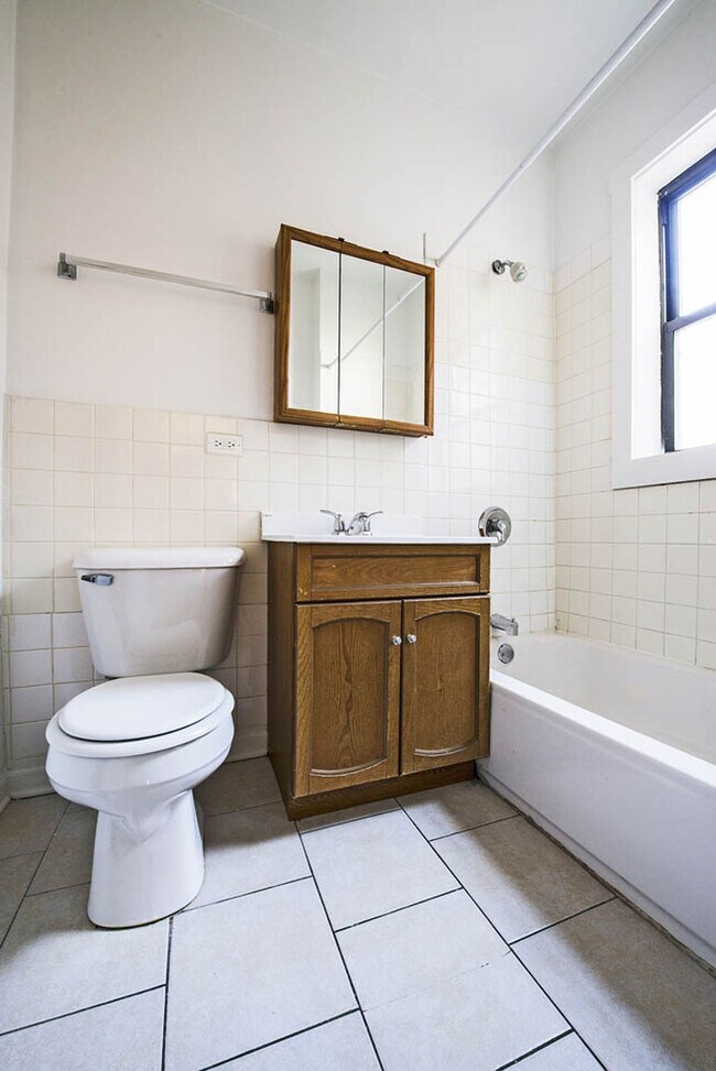 Building Photo - 7419 S Phillips Ave