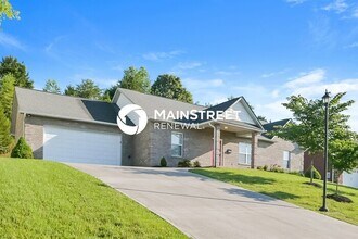 Building Photo - 3 Bedroom Pet-Friendly Home in Knoxville, TN with Main Street Renewal