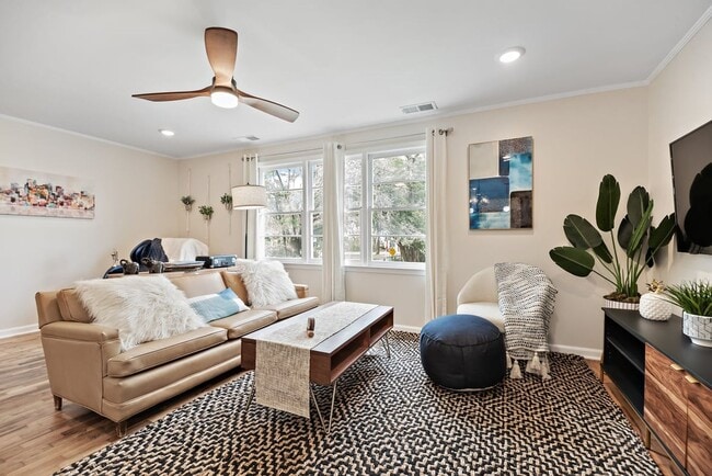 Building Photo - 1301 E 67th St