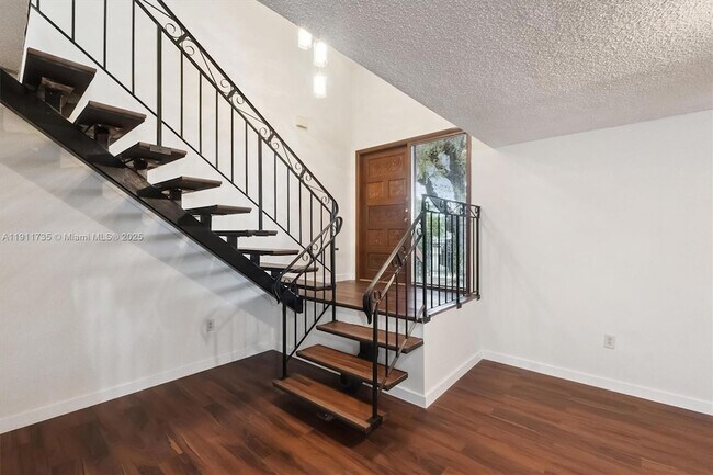 Building Photo - 5975 SW 137th Ave