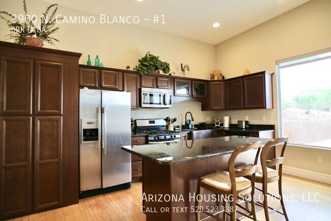 Building Photo - 3900 N Camino Blanco