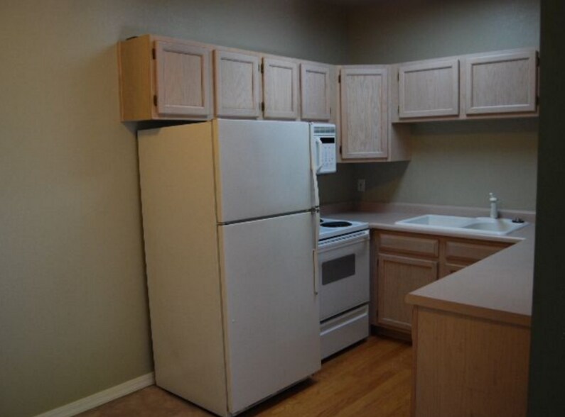 Building Photo - 150 S 800 E