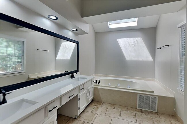 Building Photo - 3163 Oak Springs Way