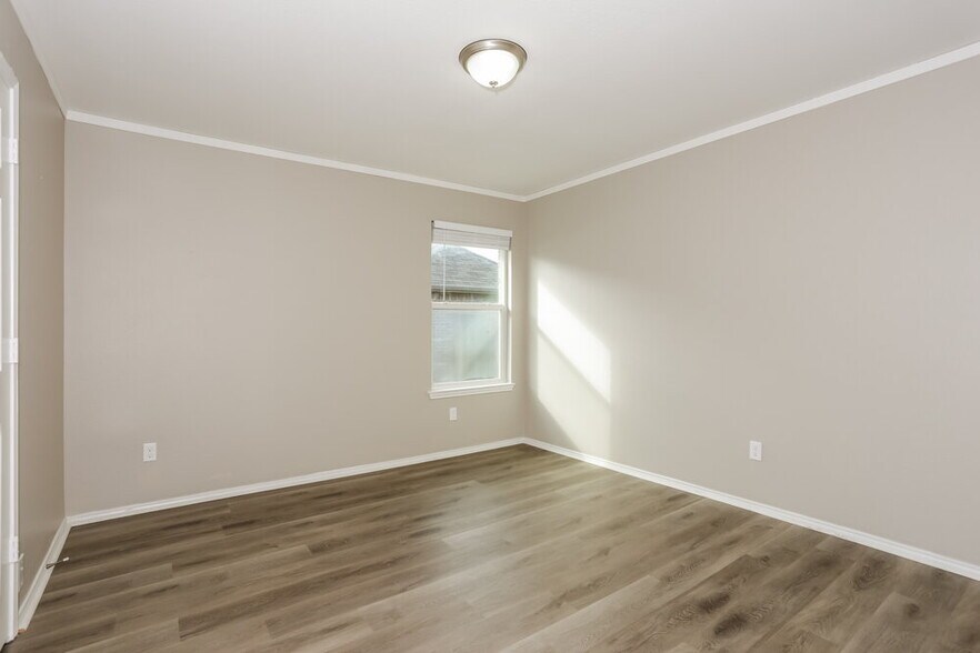 Building Photo - 10321 Fossil Valley Dr