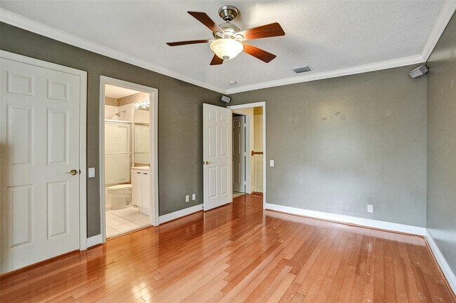 Building Photo - 10442 NW 60th Pl