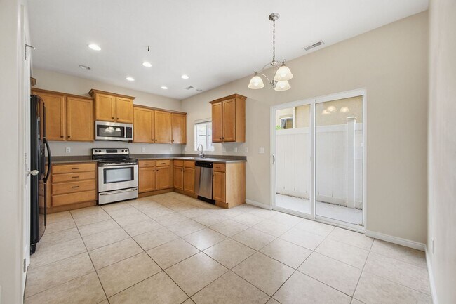 Building Photo - Spacious South Ogden Townhome w/ Garage
