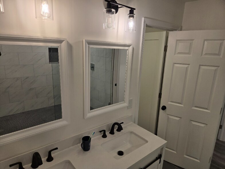 Building Photo - 175 Holly Rd NW