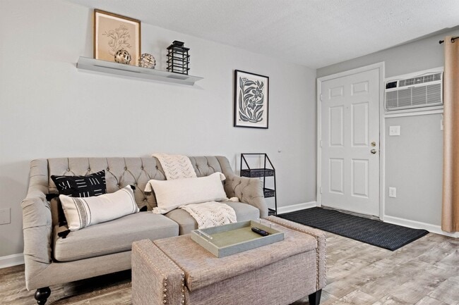 Building Photo - 201 Cocheco Ct