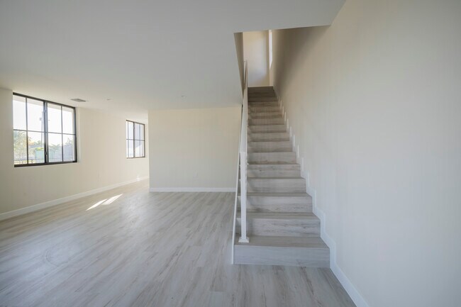 Building Photo - 18020 SW 103rd Ave