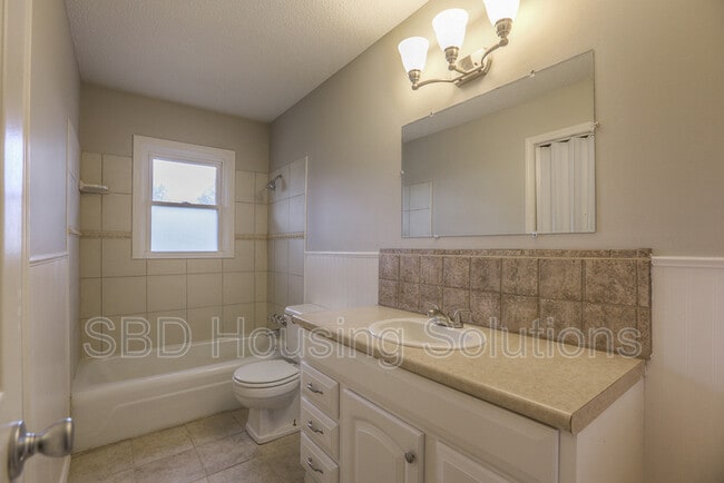 Building Photo - 6720 E 134th St