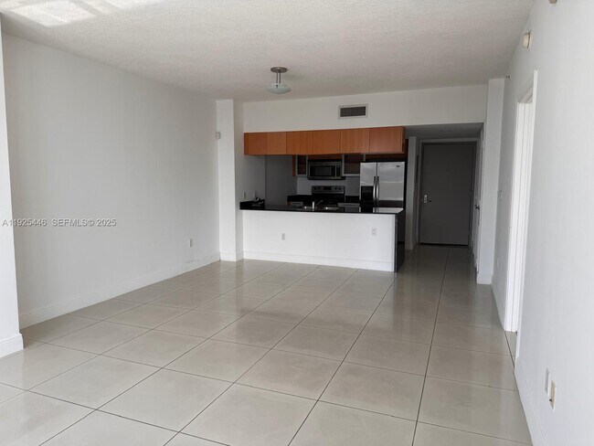 Building Photo - 1750 N Bayshore Dr