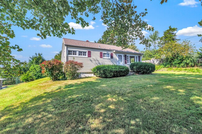 Building Photo - 19 Sunset Dr