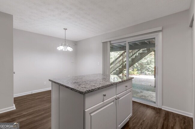 Building Photo - 2364 Peachwood Cir NE