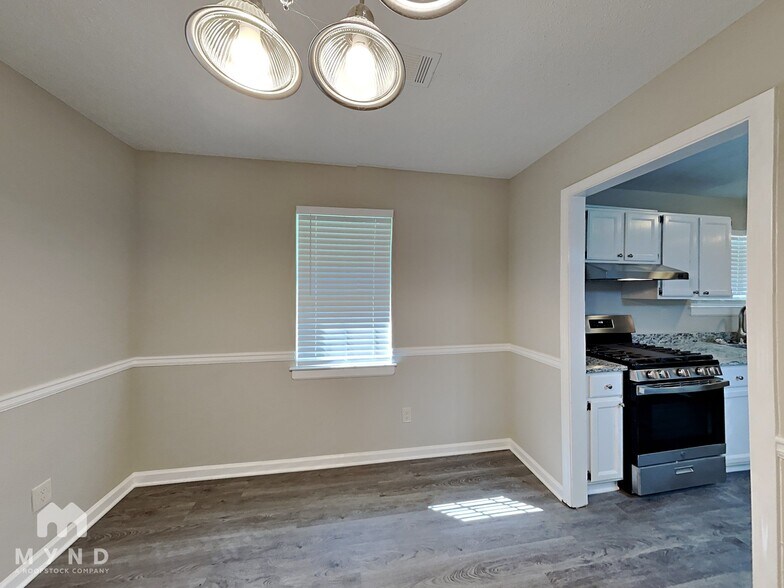 Building Photo - 5561 Northcut Dr