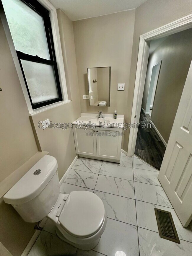 Building Photo - 2835 W 38th Pl