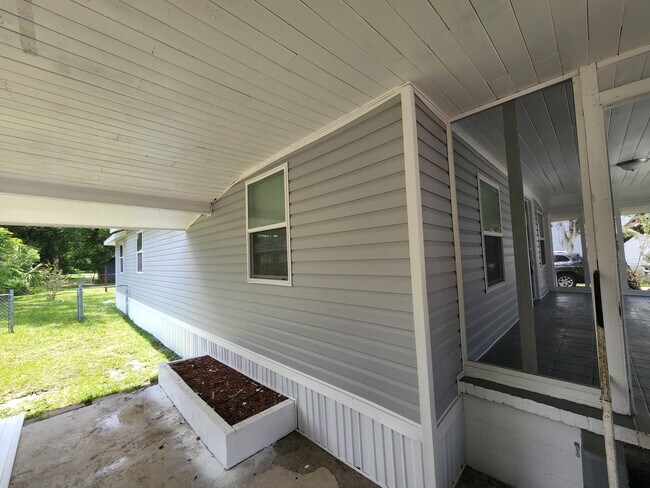 Building Photo - 602 NW 1st Ave