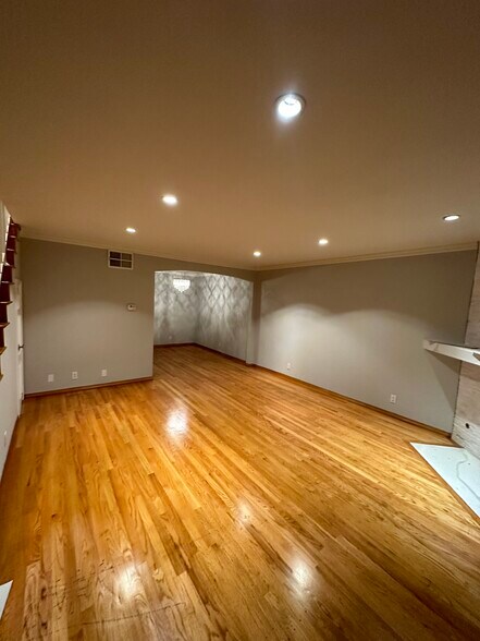 Primary Photo - 1316 E California Ave