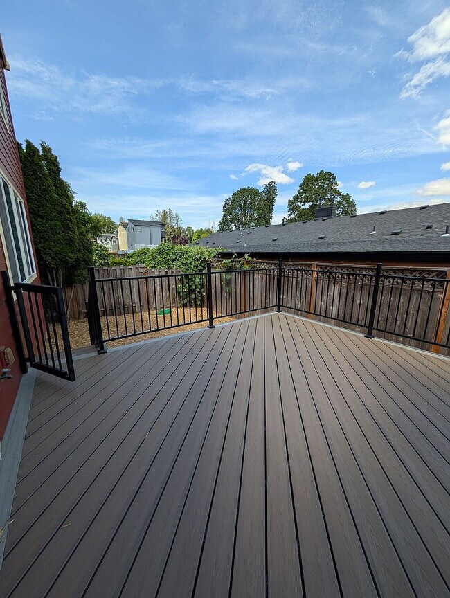 Building Photo - "Discover Comfort and Convenience: Spacious 3-Bed, 2-Bath Home in Beaverton!"