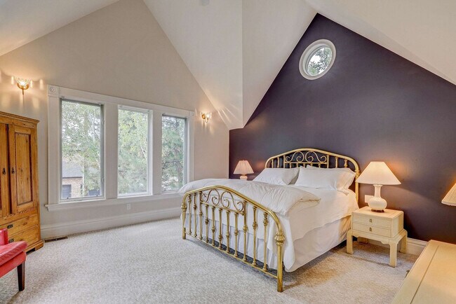 Building Photo - 2105 S Fillmore St