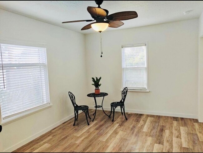 Living room - 8117 N Olympia St