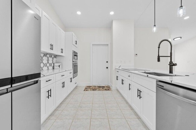 Building Photo - 48 Bentwater Cir