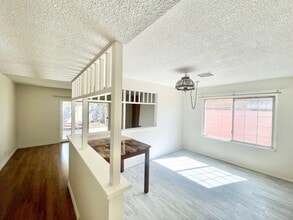Building Photo - Spacious 3 Bed 2 Bath House w/ Central A/C...