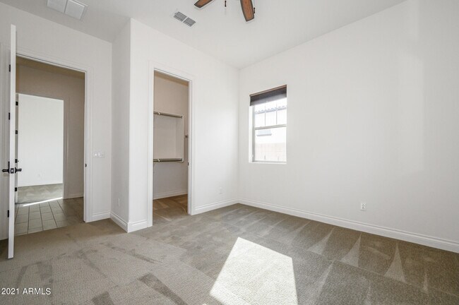 Building Photo - 941 E Lowell Ave