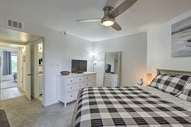 Building Photo - 7474 E Earll Dr