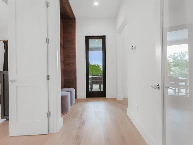 Building Photo - 505 Mission Bell Cv