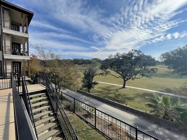 Building Photo - 7342 Oak Manor Dr