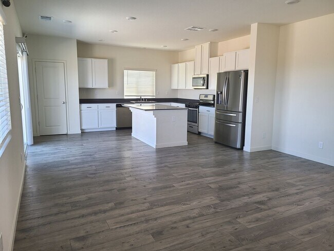 Building Photo - COMING SOON!!! Spacious Newer 4bd/2.5ba N Valleys Home!