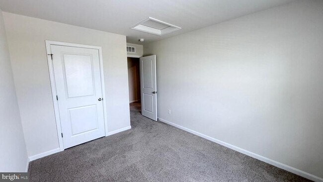 Building Photo - 107 Dinges St