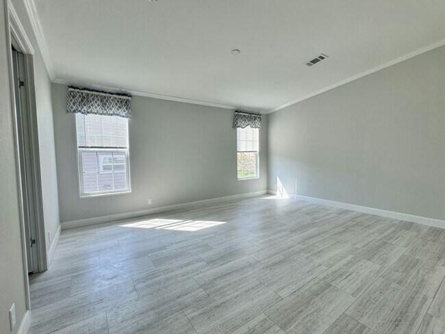 Building Photo - 10792 SW 32nd Ave