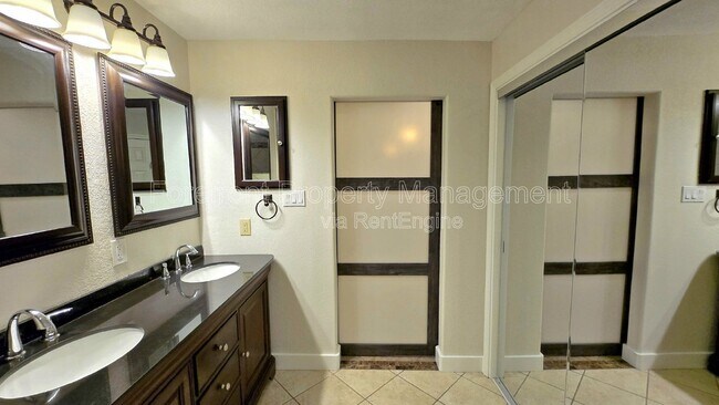 Building Photo - 7609 Linkside St