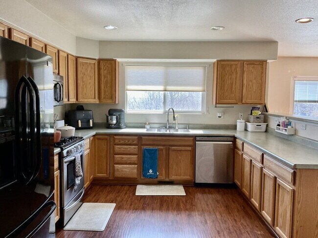 Building Photo - "Spacious 3-Bed with bonus room Sanctuary with 2.5 Baths in Fountain, CO – Your Serene Retreat Aw...