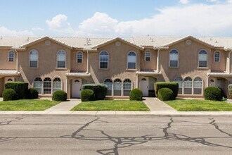 Building Photo - Spacious 3-Bedroom, 2.5-Bath Parkside Town...