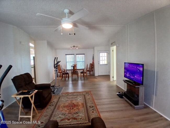 Building Photo - 4619 Goldfinch Ln