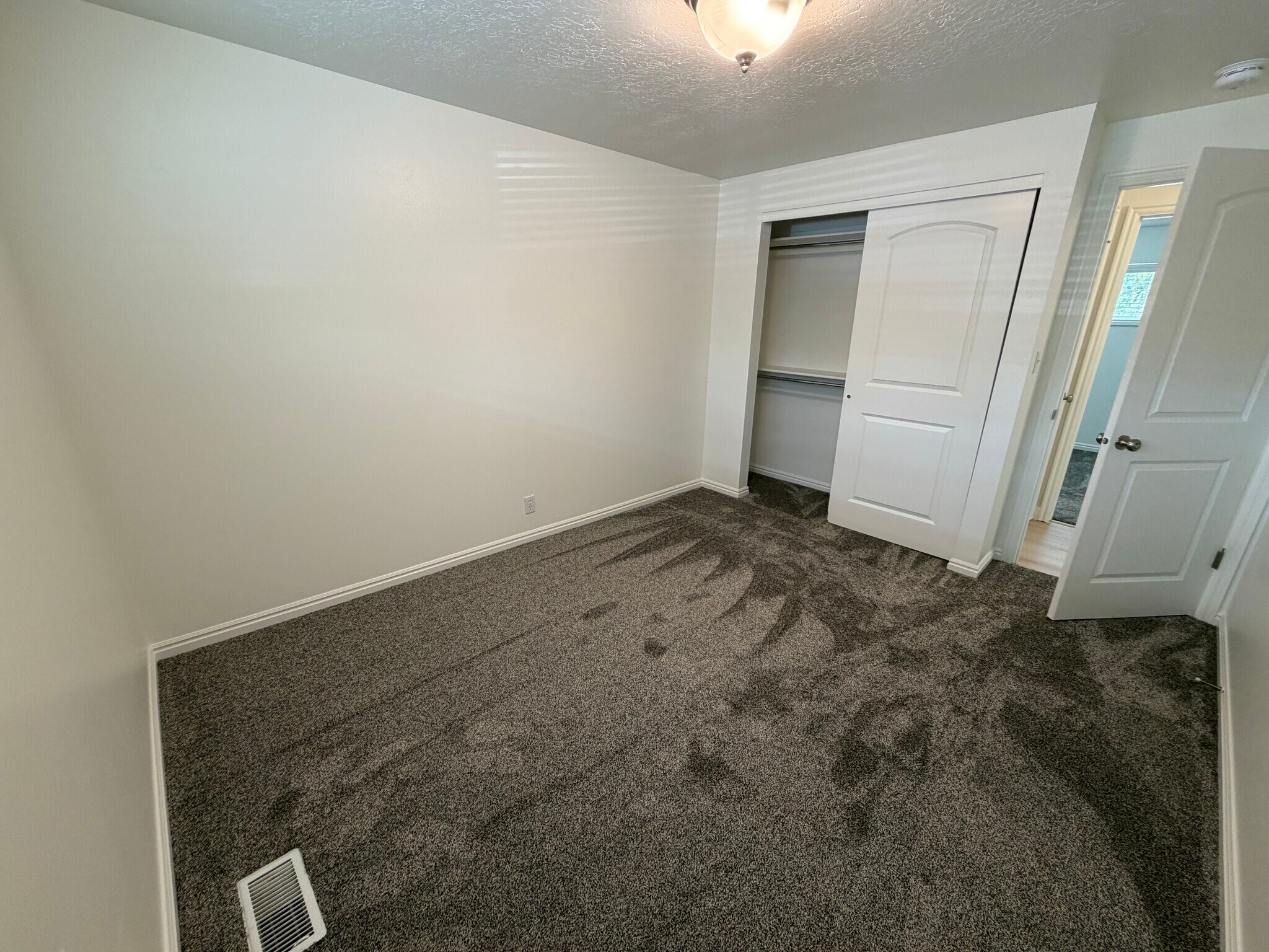 Building Photo - 869 N 400 E