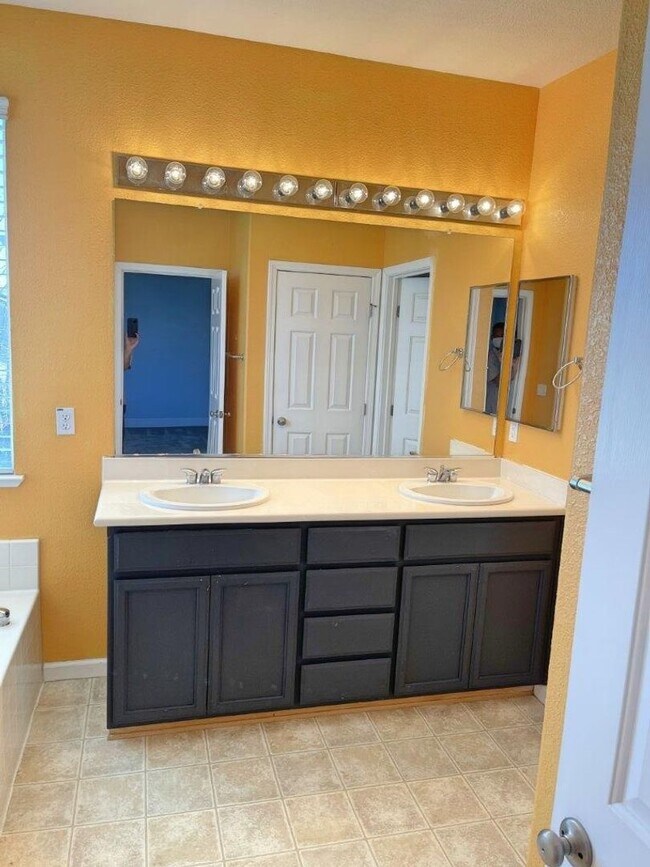 Building Photo - 1436 Bello Dr