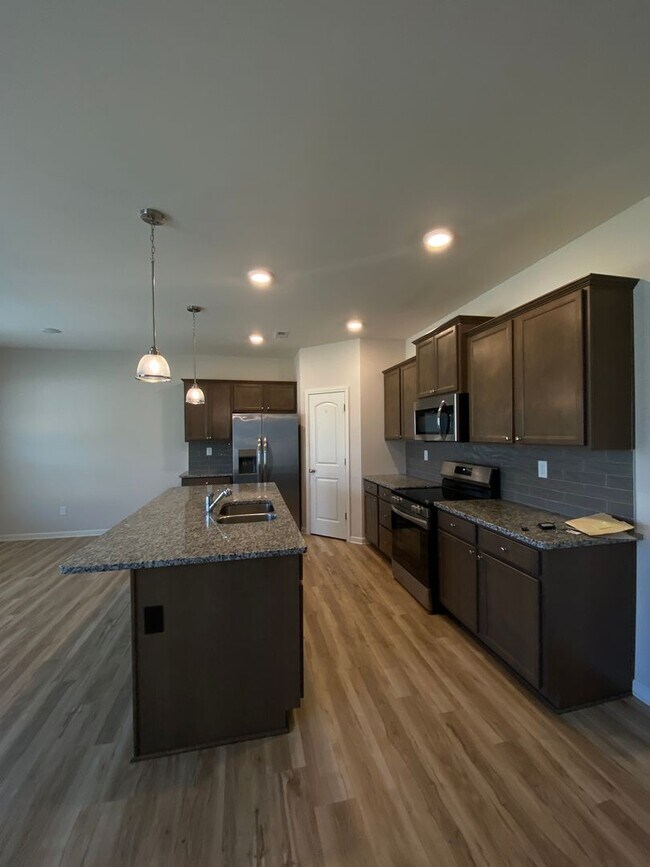 Building Photo - Masterson Hills     20260504