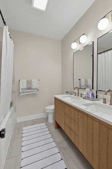 Building Photo - 2809 N Wolcott Ave