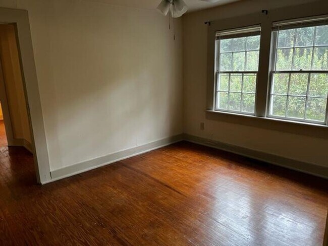 Building Photo - Beautiful 3 Bedroom/2 Bath Home Off Baytree!