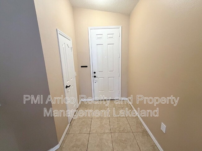 Building Photo - 3227 Ogden Dr