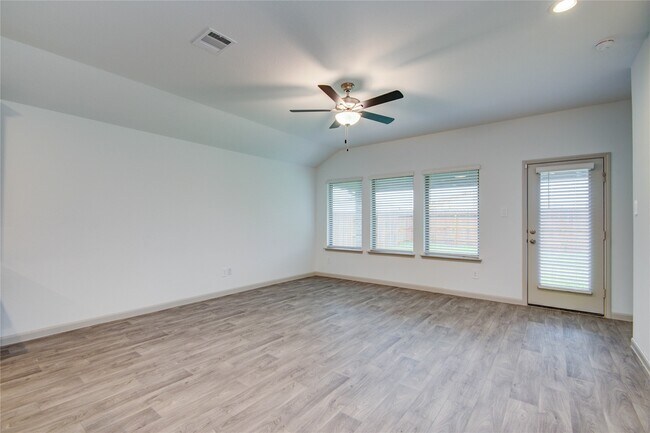 Building Photo - 3507 Telford Ln