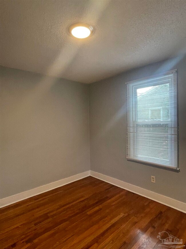 Building Photo - 1409 Poppy Ave