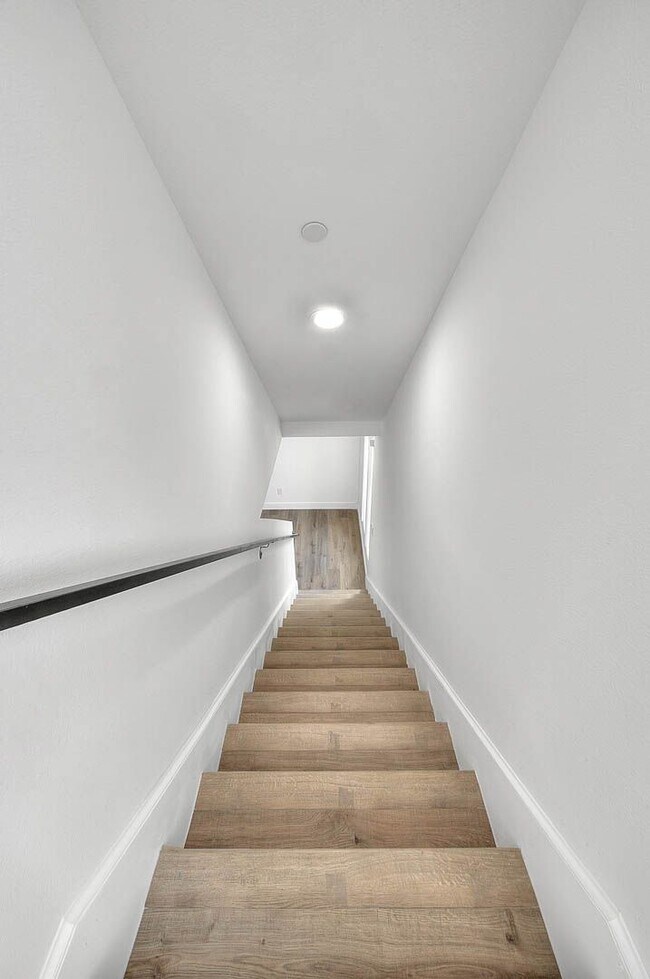 Building Photo - Luxury 2 & 4 Bed Townhomes in NoHo!